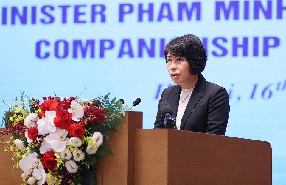 Thứ trưởng Bộ Kế hoạch và Đầu tư Nguyễn Thị Bích Ngọc báo cáo tình hình bối cảnh quốc tế và trong nước, cơ hội hợp tác đầu tư trong tình hình mới. (Ảnh: Dương Giang/TTXVN)