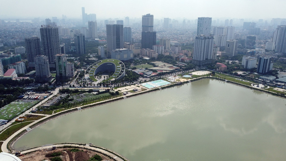 Hồ điều hòa Yên Hòa, quận Cầu Giấy có tổng diện tích gần 32ha, nằm tại khu vực giao cắt giữa đường Dương Đình Nghệ và đường Phạm Hùng. (Ảnh: Huy Hùng/TTXVN)