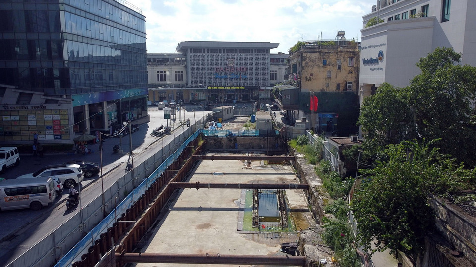 Việc tập trung phát triển đô thị nhưng chưa chú trọng quy hoạch cấp thoát nước khiến tình hình úng ngập sau hàng chục năm vẫn chưa được cải thiện. (Ảnh: Huy Hùng/TTXVN)