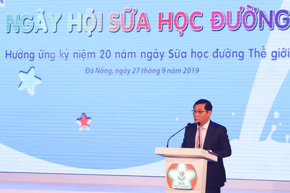 Ông Trần Quang Trung C Chủ tịch Hiệp hội Sữa Việt Nam - chia sẻ về hành trình sữa học đường Thế giới và Việt Nam, đồng thời đánh giá cao vai trò tiên phong của Vinamilk trong việc triển khai tốt chương trình Sữa học đường tại Việt Nam suốt 12 năm qua. (Nguồn: P.V/Vietnam+)