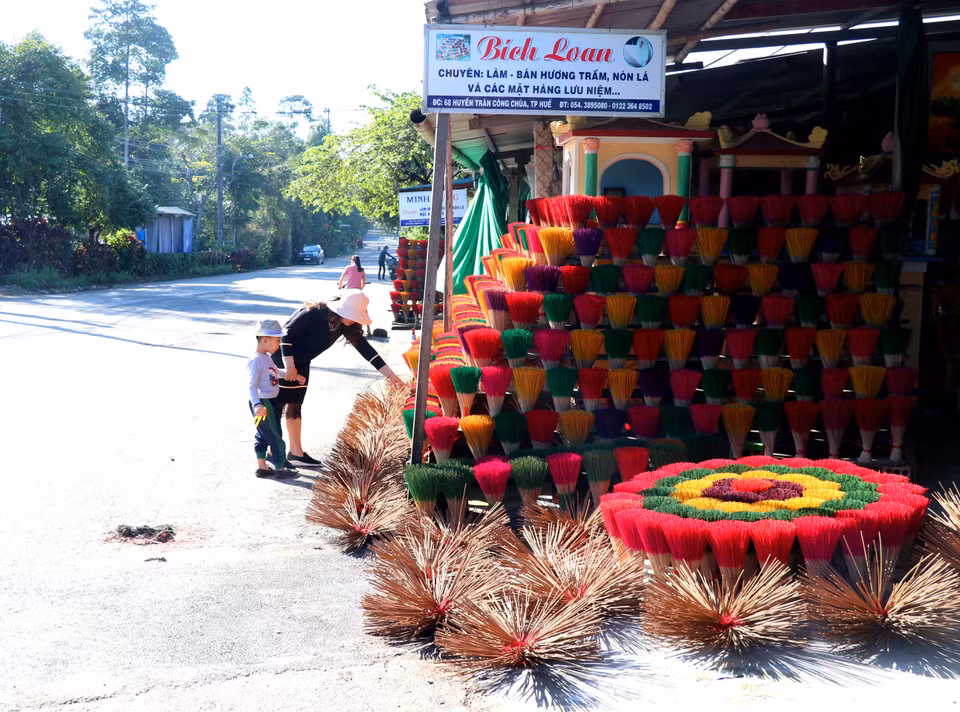 Những bó hoa hương đa sắc màu. (Ảnh: Tường Vi/TTXVN)