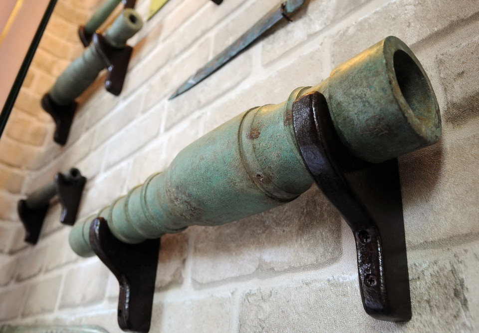 Súng thần công cầm tay của các dân tộc phía Bắc Việt Nam thế kỷ 14,15.