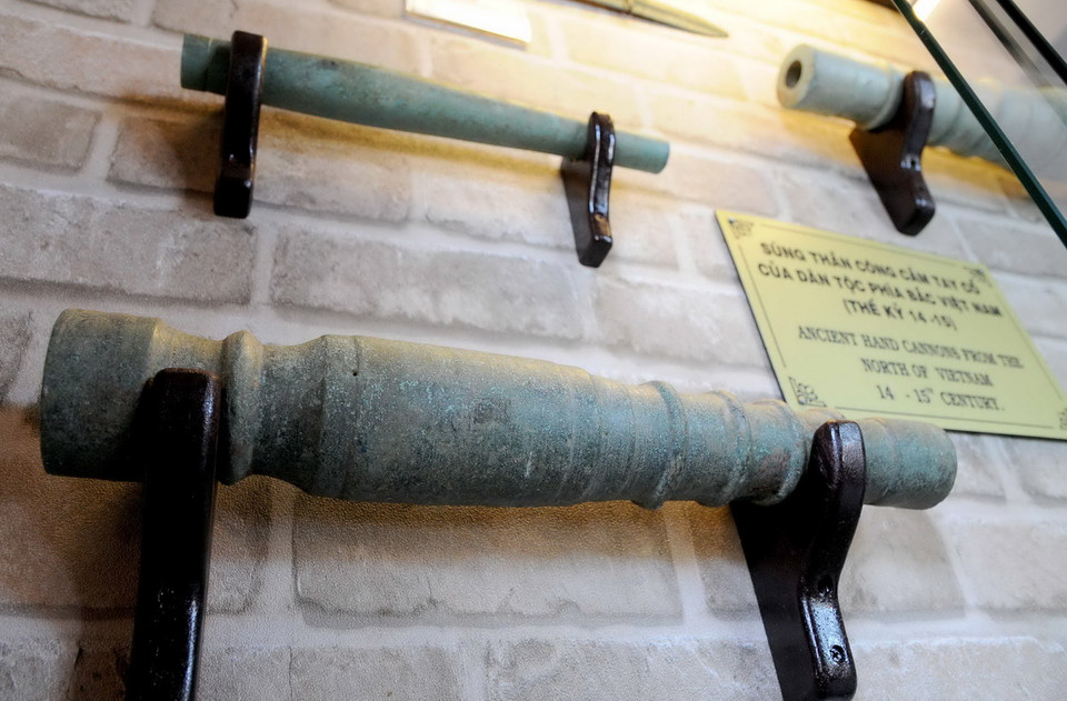 Súng thần công cầm tay của các dân tộc phía Bắc Việt Nam thế kỷ 14,15.