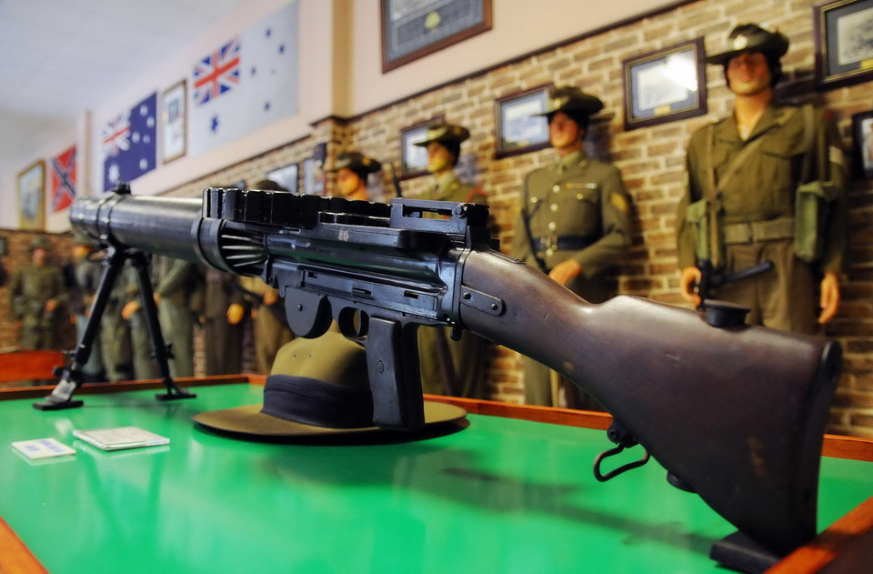 Một góc không gian trưng bày các loại vũ khí cổ tại Bảo tàng. 