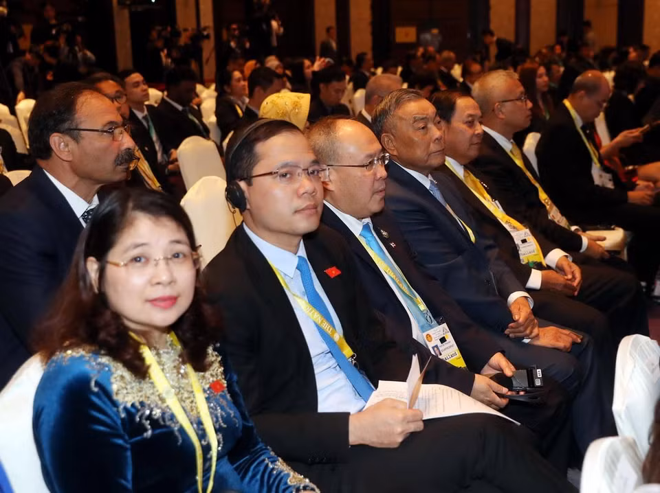 Đoàn đại biểu Việt Nam tham dự Phiên họp toàn thể thứ nhất. (Ảnh: Trọng Đức/TTXVN)