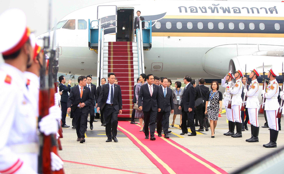 Lễ đón Thủ tướng Thái Lan Prayuth Chan-ocha tại sân bay Quốc tế Nội Bài. (Ảnh: TTXVN)
