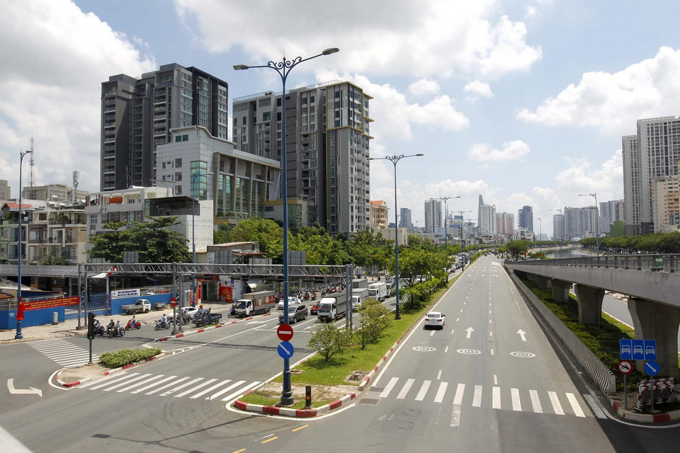 Đại lộ Võ Văn Kiệt chạy dọc kênh Tân Hóa-Lò Gốm, có điểm đầu là nút giao với quốc lộ 1A và kết thúc đại đầu hầm vượt sông Sài Gòn. (Ảnh: Thanh Vũ/TTXVN)