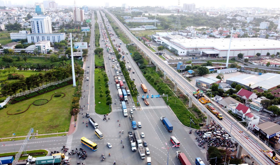Đại lộ Mai Chí Thọ, thành phố Thủ Đức, kết nối từ đầu hầm vượt sông Sài Gòn lên cao tốc Long Thành-Giầu Dây. (Ảnh: Trung Tuyến/TTXVN)