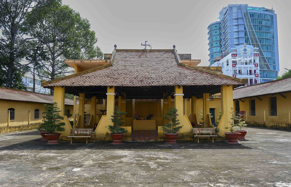 Bên trong khuôn viên Khám lớn Cần Thơ. (Ảnh: Thanh Liêm/TTXVN)