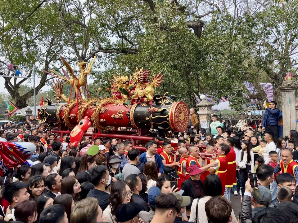 Đây là một trong những lễ hội được tổ chức sớm nhất trong năm và có nhiều nét văn hóa đặc sắc nên nhận được sự quan tâm và thu hút đông đảo du khách.. (Ảnh: Đỗ Huyền/TTXVN)
