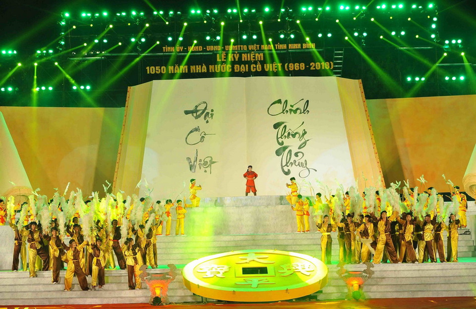 Chương trình nghệ thuật: Rực sáng Thiên anh hùng ca Đại Cồ Việt. (Ảnh: Trí Dũng/TTXVN)