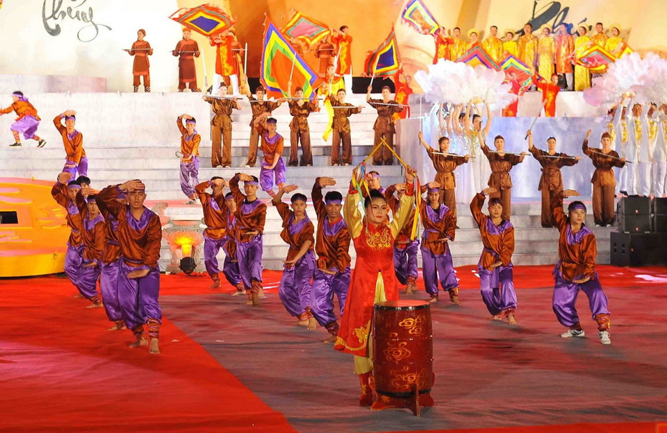 Chương trình nghệ thuật: Rực sáng Thiên anh hùng ca Đại Cồ Việt. (Ảnh: Minh Đức/TTXVN)