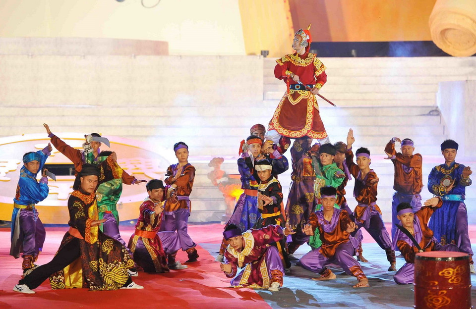  Chương trình nghệ thuật: Rực sáng Thiên anh hùng ca Đại Cồ Việt. (Ảnh: Minh Đức/TTXVN)