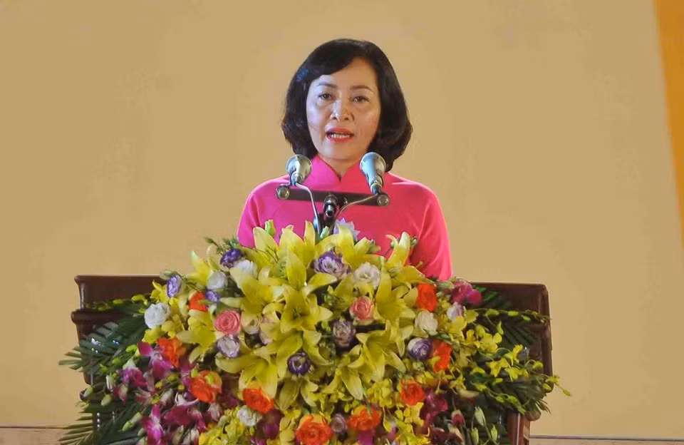 Bà Nguyễn Thị Thanh, Ủy viên Trung ương Đảng, Bí thư Tỉnh ủy, Trưởng đoàn đại biểu Quốc hội tỉnh Ninh Bình phát biểu khai mạc Lễ kỷ niệm 1.050 năm Nhà nước Đại Cồ Việt. (Ảnh: Trí Dũng/TTXVN)