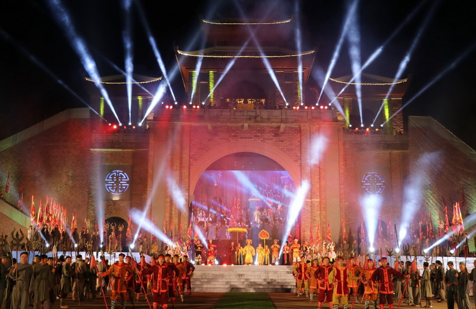 Chương trình nghệ thuật: Rực sáng Thiên anh hùng ca Đại Cồ Việt. (Ảnh: Ninh Đức Phương/TTXVN)