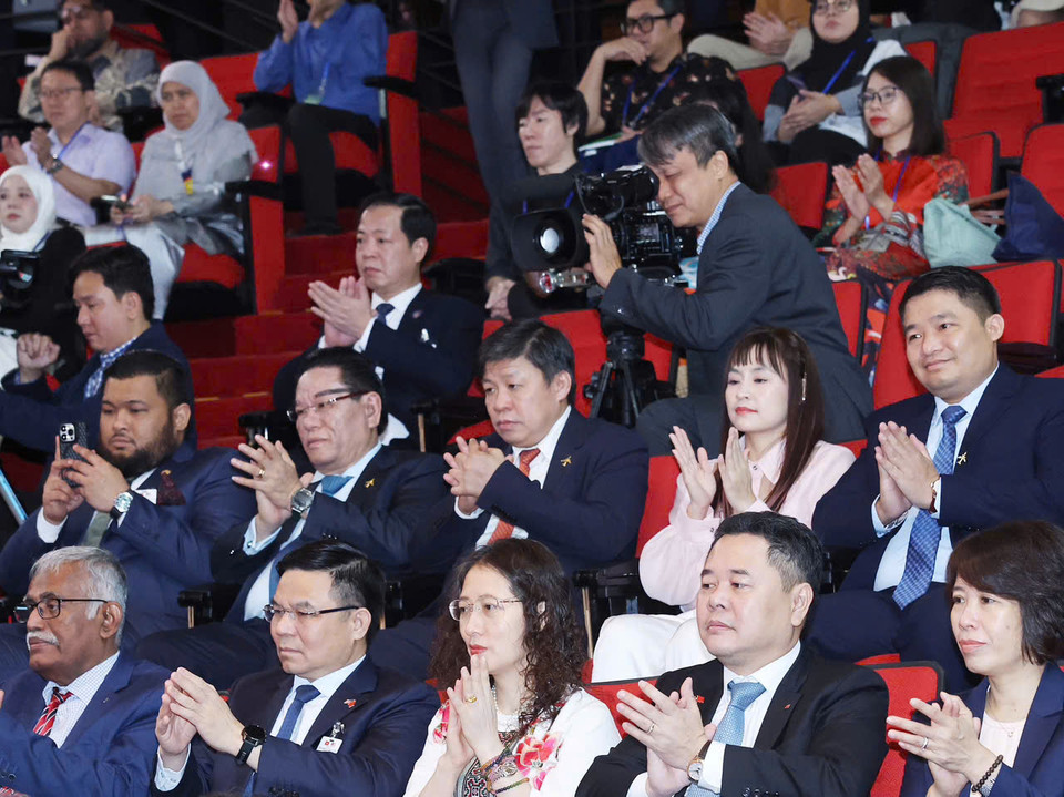 Các đại biểu tham dự sự kiện.