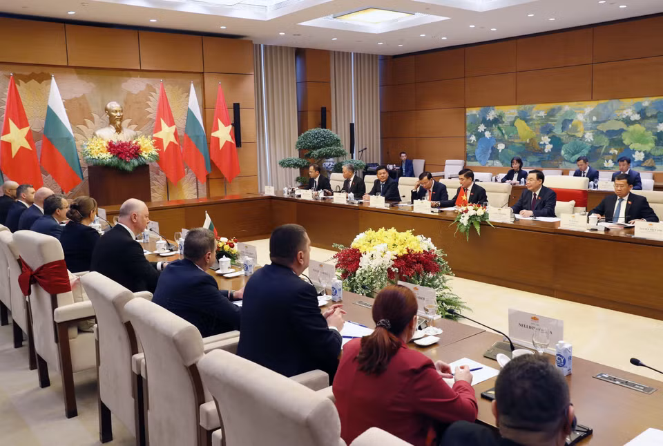 Chủ tịch Quốc hội Vương Đình Huệ hội đàm với Chủ tịch Quốc hội Bulgaria Rossen Dimitrov Jeliazkov. (Ảnh: Nhan Sáng/TTXVN)