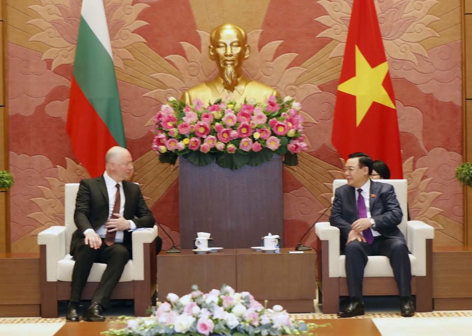 Chủ tịch Quốc hội Vương Đình Huệ hội đàm hẹp với Chủ tịch Quốc hội Bulgaria Rossen Dimitrov Jeliazkov. (Ảnh: Nhan Sáng/TTXVN)