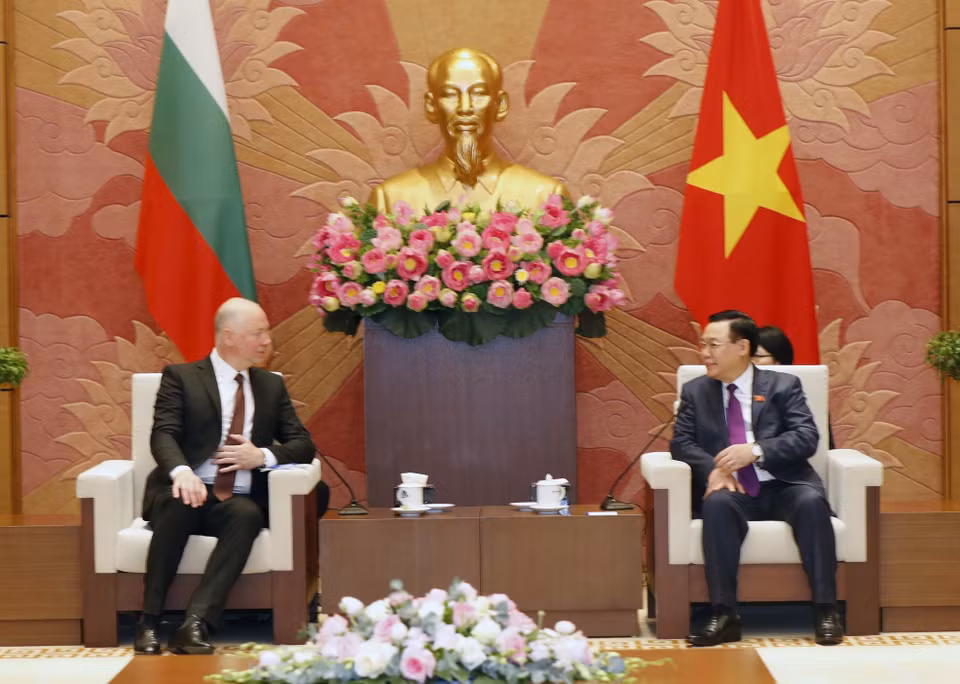 Chủ tịch Quốc hội Vương Đình Huệ hội đàm hẹp với Chủ tịch Quốc hội Bulgaria Rossen Dimitrov Jeliazkov. (Ảnh: Nhan Sáng/TTXVN)
