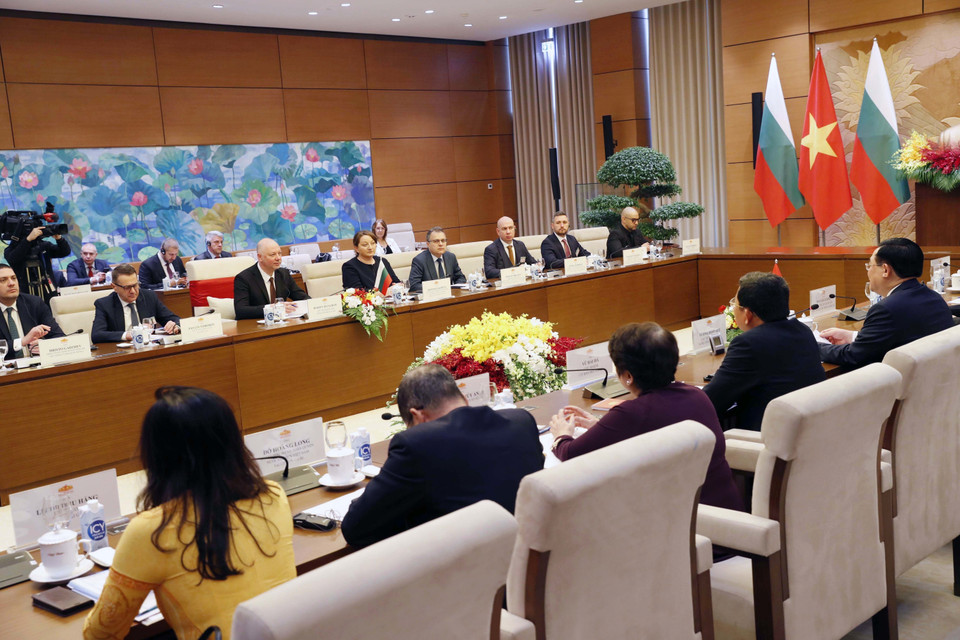 Chủ tịch Quốc hội Vương Đình Huệ hội đàm với Chủ tịch Quốc hội Bulgaria Rossen Dimitrov Jeliazkov. (Ảnh: Nhan Sáng/TTXVN)