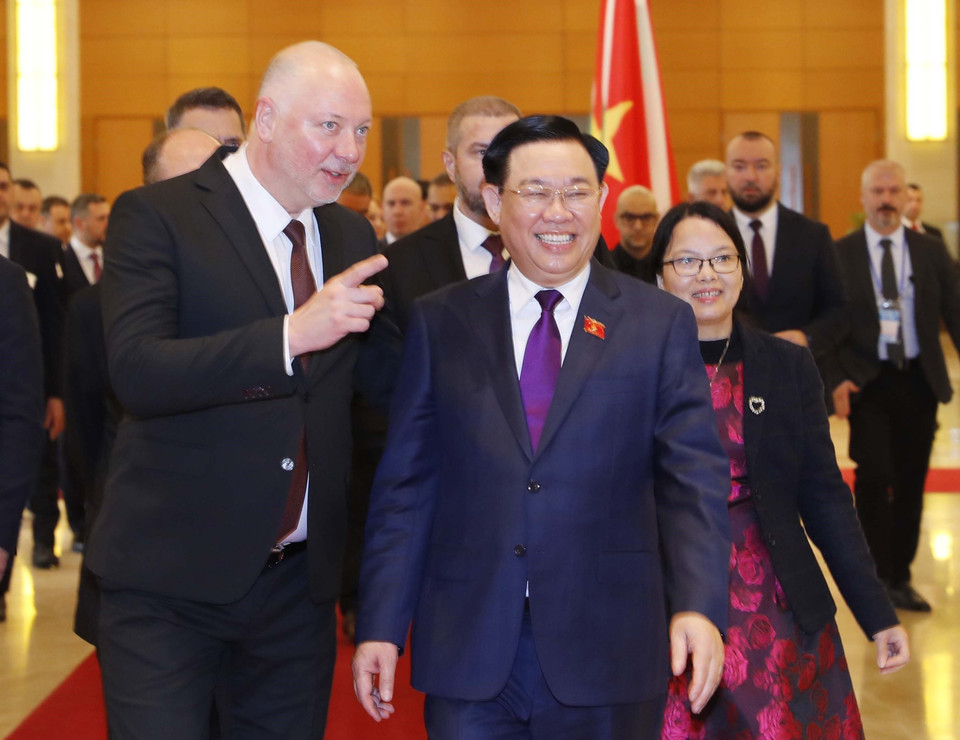 Chủ tịch Quốc hội Vương Đình Huệ và Chủ tịch Quốc hội Bulgaria Rossen Dimitrov Jeliazkov. (Ảnh: Nhan Sáng/TTXVN)