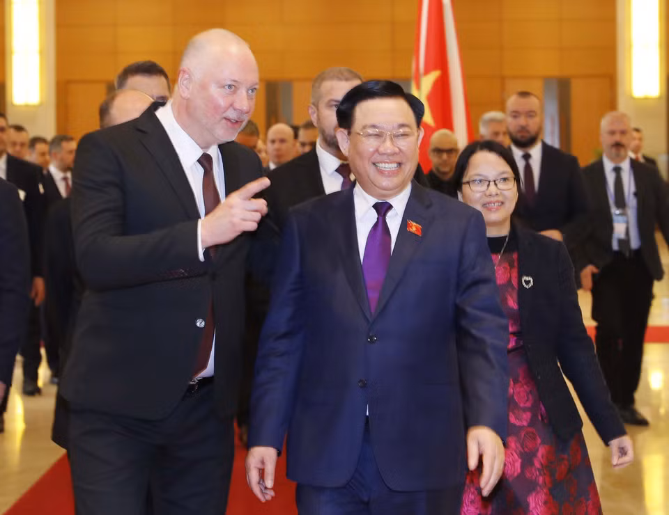 Chủ tịch Quốc hội Vương Đình Huệ và Chủ tịch Quốc hội Bulgaria Rossen Dimitrov Jeliazkov. (Ảnh: Nhan Sáng/TTXVN)