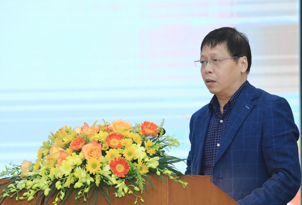 Tổng Biên tập Báo Việt Nam News Nguyễn Minh trình bày tham luận. (Ảnh: Tuấn Anh/TTXVN)