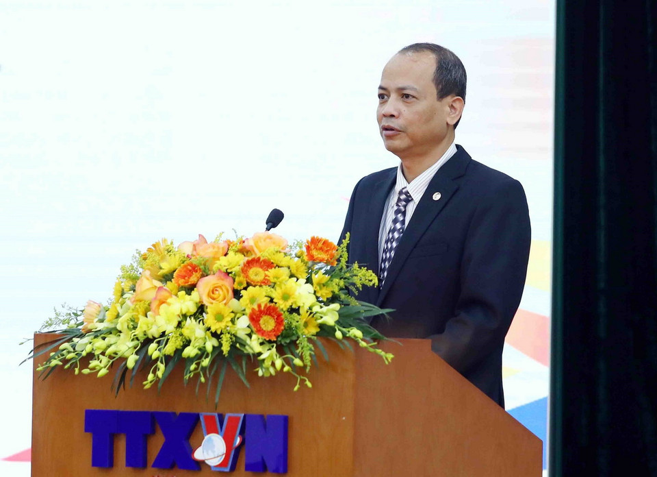 Trưởng ban Biên tập Ảnh Nguyễn Quang Hải trình bày tham luận tại Hội nghị. (Ảnh: Phạm Kiên/TTXVN)