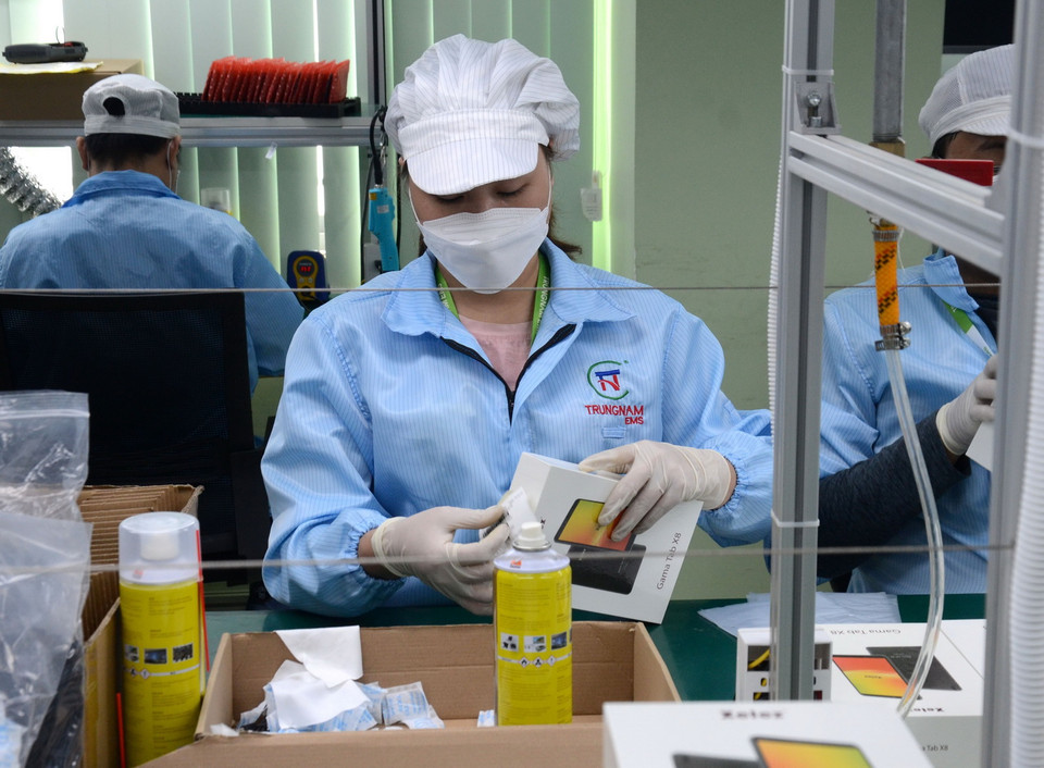 Khi đã hoàn thiện, các máy tính bảng “Made in Đà Nẵng” sẽ được tiêu thụ trên phạm vi toàn cầu. (Ảnh: Quốc Dũng/TTXVN)