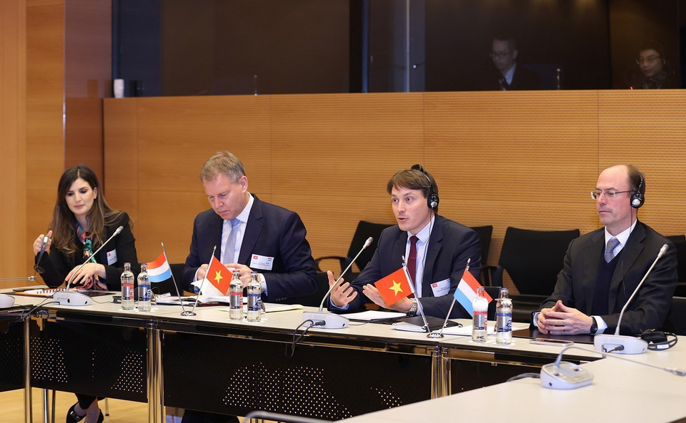 Lãnh đạo Công ty Cargolux (thứ 2 từ phải sang) phát biểu tại buổi tiếp . (Ảnh: Dương Giang/TTXVN)