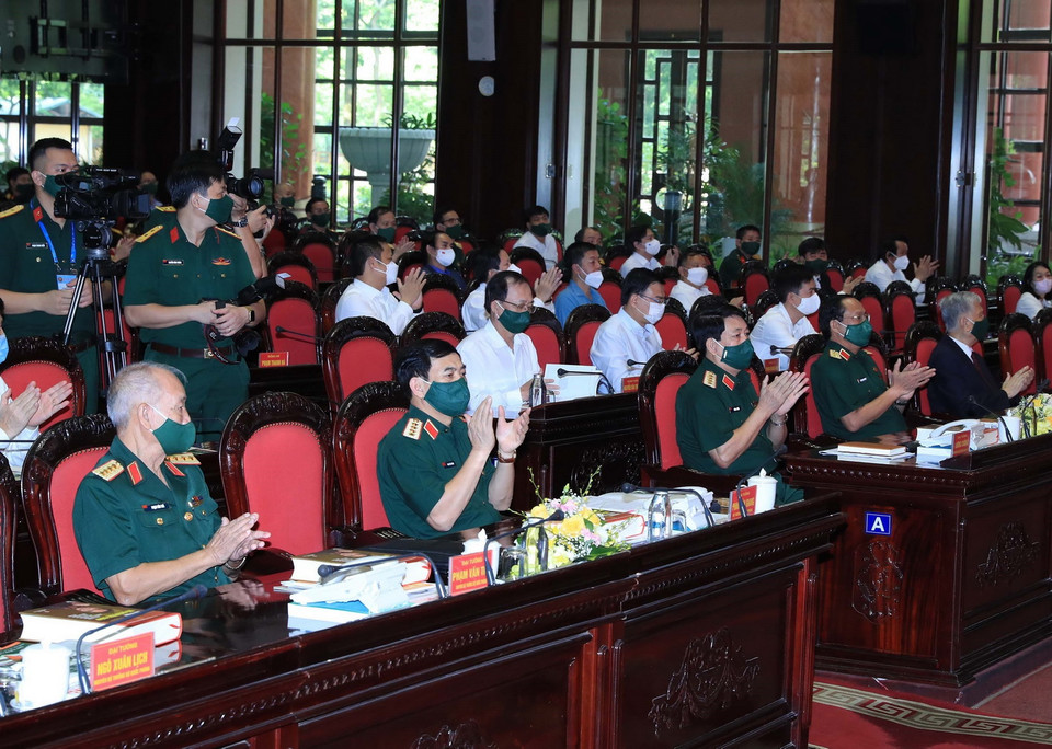  Các vị lãnh đạo, nguyên lãnh đạo Bộ Quốc phòng dự hội thảo. (Ảnh: Trọng Đức/TTXVN)