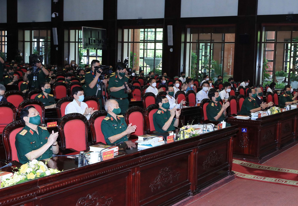 Các vị lãnh đạo, nguyên lãnh đạo Bộ Quốc phòng dự hội thảo. (Ảnh: Trọng Đức/TTXVN)