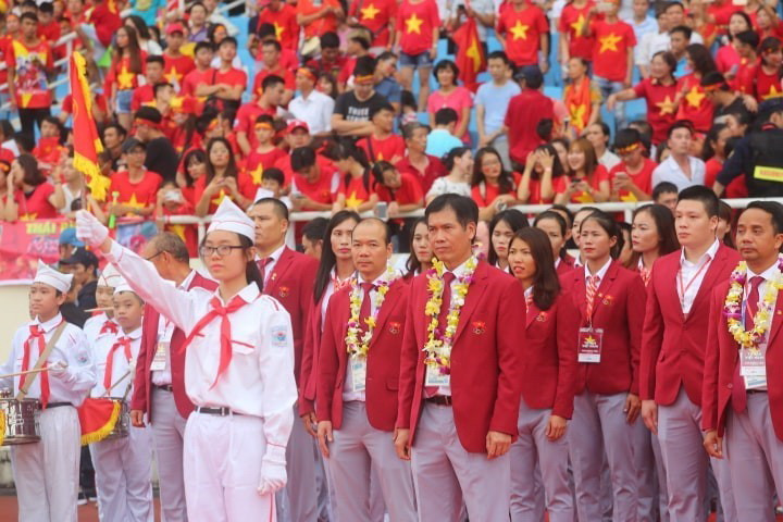 Các thành viên Đoàn thể thao Việt Nam dự chương trình Tự hào Việt Nam. (Ảnh: Trọng Đạt/TTXVN)