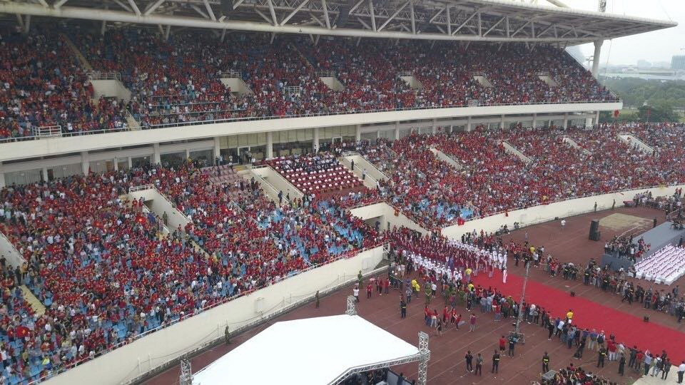 Người hâm mộ có mặt trên khán đài sân vận động Mỹ Đình để cổ vũ cho đoàn Thể thao Việt Nam. (Ảnh: Trọng Đạt/TTXVN)