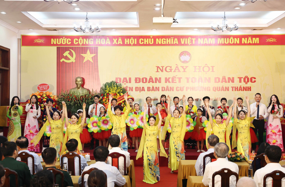 Biểu diễn văn nghệ tại Ngày hội. (Ảnh: Thống Nhất/TTXVN)