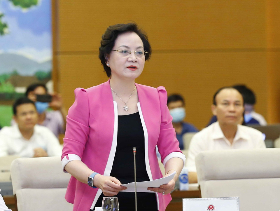 Bộ trưởng Bộ Nội vụ Phạm Thị Thanh Trà trình bày các tờ trình. (Ảnh: Doãn Tấn/TTXVN)