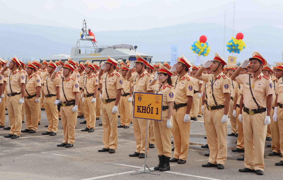 Cán bộ chiến sỹ Cảnh sát giao thông tại lễ ra quân. (Ảnh: Trần Lê Lâm/TTXVN)