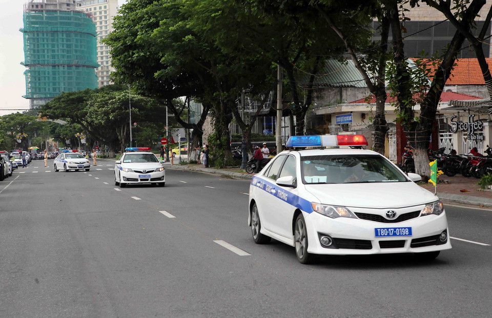  Cán bộ, chiến sỹ Cảnh sát giao thông ra quân bảo đảm trật tự, an toàn giao thông phục vụ Tuần lễ cấp cao APEC tại Đà Nẵng. (Ảnh: Trần Lê Lâm/TTXVN)