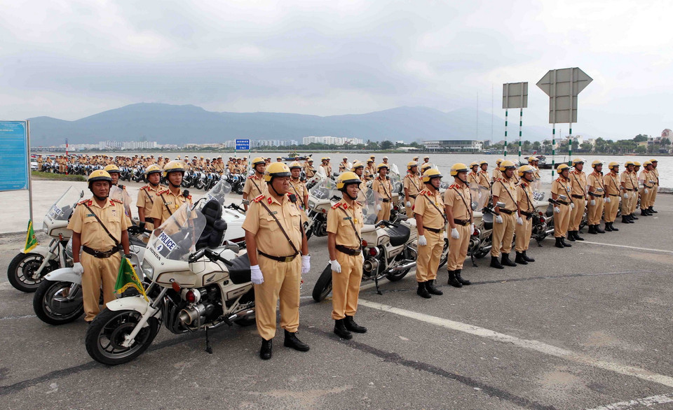 Cán bộ, chiến sỹ Cảnh sát giao thông sẵn sàng ra quân đảm bảo trật tự, an toàn giao thông tại buổi lễ. (Ảnh: Trần Lê Lâm/TTXVN)