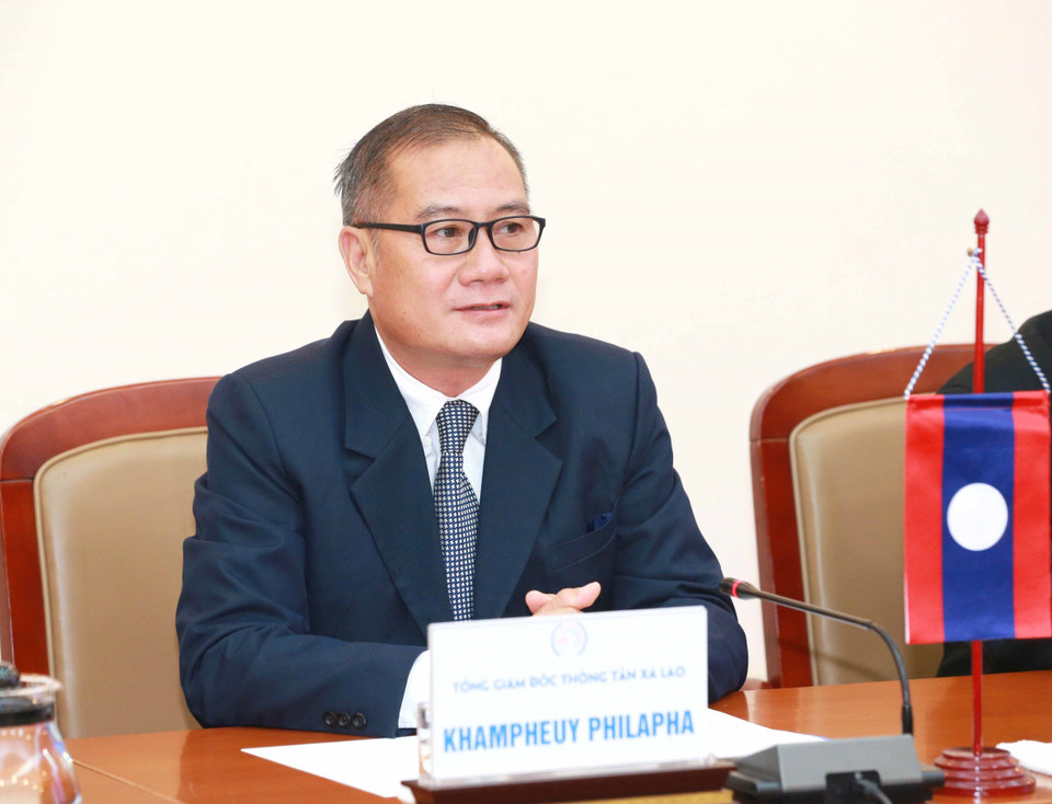 Tổng giám đốc Thông tấn xã Pathet Lào Khampheuy Philapha phát biểu tại hội đàm. (Ảnh: Phương Hoa/TTXVN)