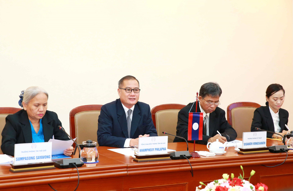 Đoàn Thông tấn xã Pathet Lào dự hội đàm. (Ảnh: Phương Hoa/TTXVN)