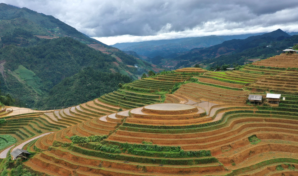 Ruộng bậc thang là sự kết hợp hoàn hảo giữa vẻ hùng vĩ của núi rừng cùng vẻ đẹp của lao động sáng tạo, trải qua bao đời thế hệ. (Ảnh: Tuấn Anh/TTXVN)
