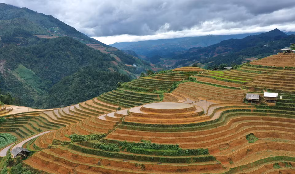 Ruộng bậc thang là sự kết hợp hoàn hảo giữa vẻ hùng vĩ của núi rừng cùng vẻ đẹp của lao động sáng tạo, trải qua bao đời thế hệ. (Ảnh: Tuấn Anh/TTXVN)