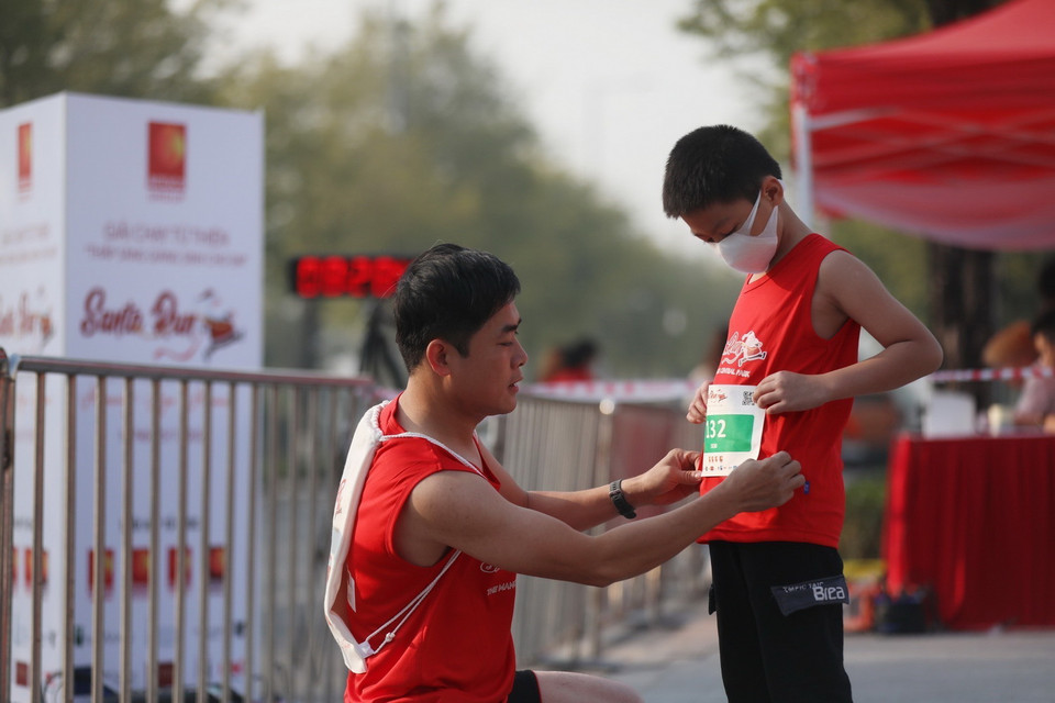 Giải chạy có cự ly 1km dành cho các em nhỏ. (Ảnh: Minh Quyết/TTXVN)