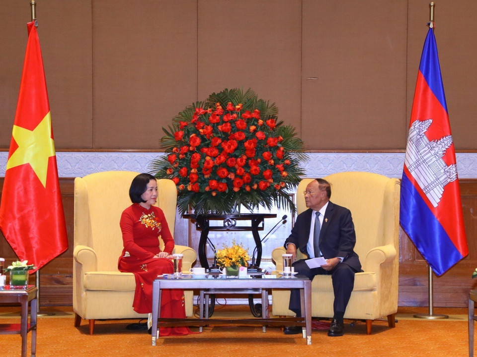 Chủ tịch Quốc hội Campuchia tiếp Chủ tịch Hội Hữu nghị Việt Nam-Campuchia Nguyễn Thị Thanh. (Ảnh: Văn Điệp/TTXVN)