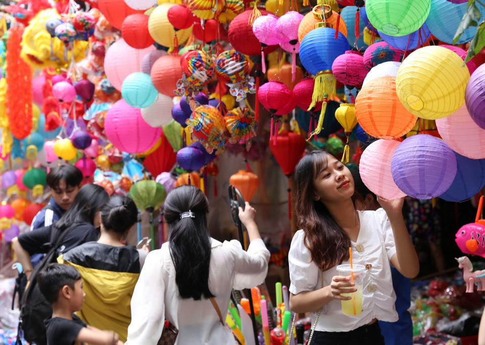 Sắc màu Tết Trung Thu. (Ảnh: Hoàng Hiếu/TTXVN)