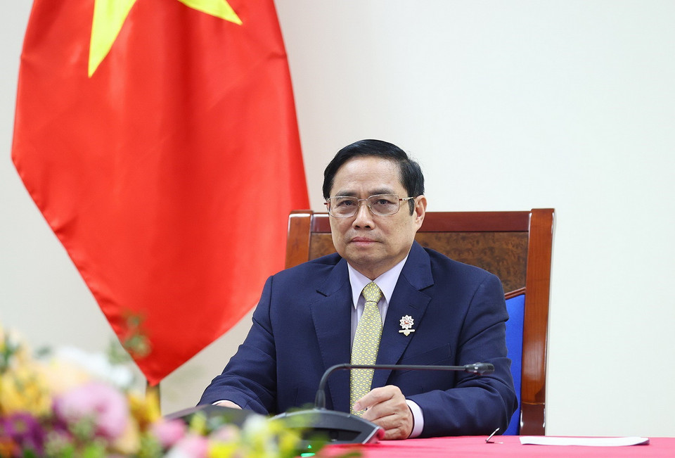 Thủ tướng Phạm Minh Chính tại đầu cầu Hà Nội. (Ảnh: Dương Giang/TTXVN)