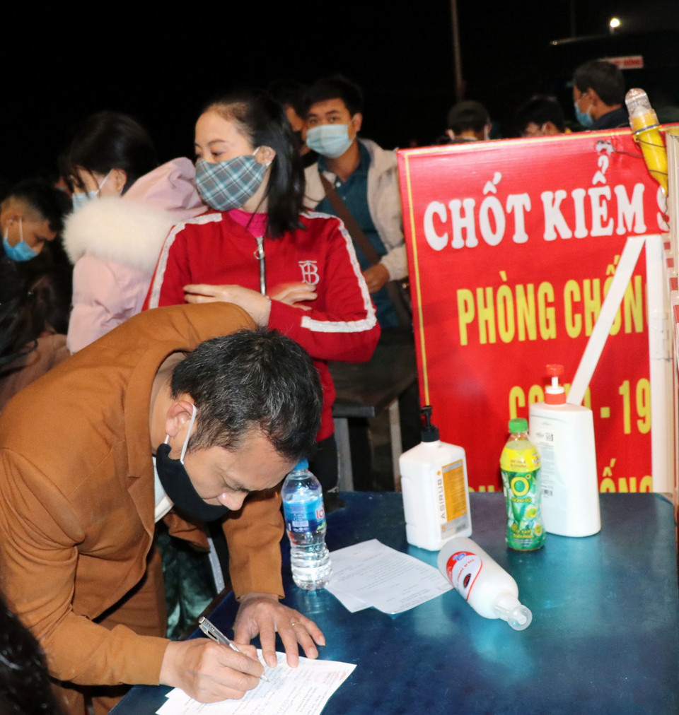 Từ 12 giờ ngày 6/2, các phương tiện vận tải chở khách và phương tiện ôtô cá nhân sẽ được phép ra, vào tỉnh Quảng Ninh trừ các tuyến vận tải khách đi/đến tỉnh Hải Dương, thị xã Đông Triều và huyện Vân Đồn, tỉnh Quảng Ninh.