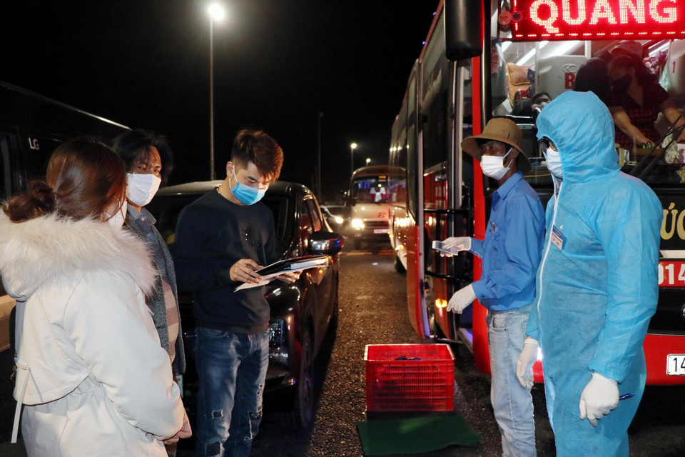 Đối với hoạt động vận tải khách đường bộ liên tỉnh, Quảng Ninh cho phép xe khách hoạt động trên các tuyến Quốc lộ 10, 18, 4B và cao tốc Hạ Long-Hải Phòng. (Ảnh: Văn Đức/TTXVN)