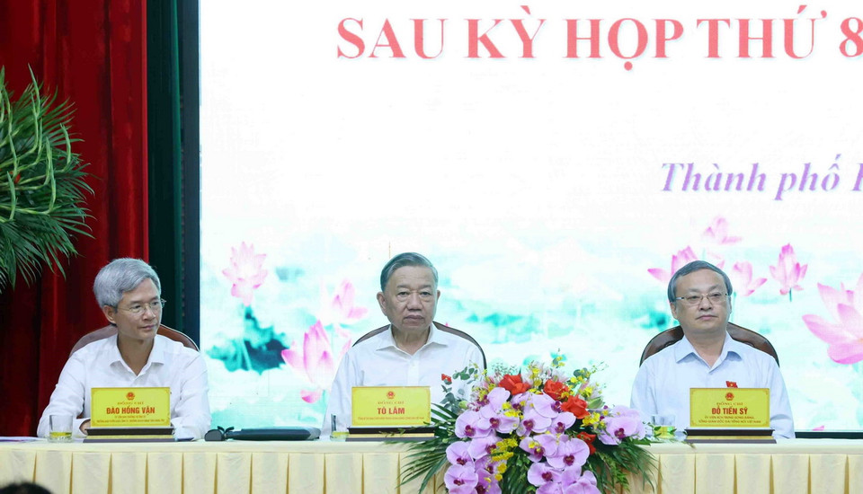 Tổng Bí thư Tô Lâm với các đại biểu Quốc hội dự hội nghị. (Ảnh: Phạm Kiên/TTXVN)